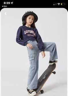 Kids Jeans Girls, Skater Girl Style, Flare Jeans Outfit, Fashion Teenage Girls, Cargo Pants Outfit, Stylish Hoodies, Jean Large, Baggy Clothes, Jeans Cargo