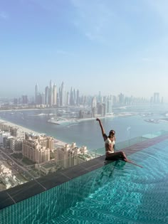 Dubai Itinerary, Luxury Dubai Itinerary, The best Dubai Itinerary Aura Dubai, Dubai Lifestyle Luxury, Dubai Beaches, Dubai Photo Ideas, Photos In Dubai, Dubai Luxury Lifestyle, Dubai Pool, Dubai Pics, Dubai Itinerary