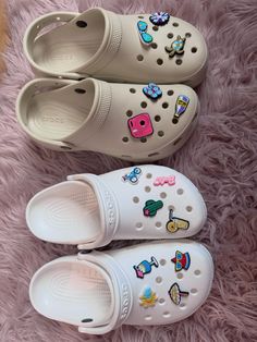 Following the crocs trends with cute beach charns for vacy Crocs Platform, Beautiful Sandals, Platform Clogs, Women's Crocs