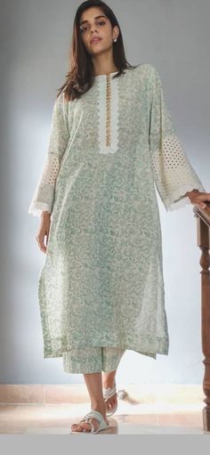 Deen And Dunya, Pakistani Kurta Designs, Cotton Suit Designs, Lifestyle Content Creator, Lace Dress Design, Pakistani Fashion Casual, Casual Indian Fashion, Stylish Short Dresses, Pakistani Dresses Casual