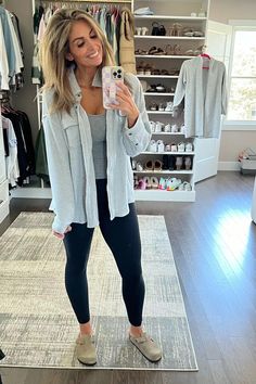 Fall Clothes For Mid Size Women, Chelsea Boot Winter Outfit, Style Clogs Outfit, Wantable Outfits 2024, Trending Mom Outfits, Comfy Mom Outfits Winter, Clogs And Leggings Outfit, Birkenstock Boston Outfit Winter, Outfit Ideas With Birkenstock Clogs