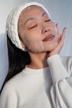 Dull, dry, discolored skin got you down? Our Radiance Rescue Mask is a true skin super-hero, enriched with high-strength, illuminating ingredients to lift away dark spots and amp up the glow! This glow-inducing face mask is formulated with a brightening power trio of Glutathione, Niacinamide & a 13-Peptide Complex to correct skin dryness, dullness, dark spots & discoloration. Glutathione is a powerful antioxidant which naturally occurs in the skin where it serves to help defend it against the vi Sheet Face Mask, Skin Dryness, Curated Gift Boxes, Skin Discoloration, Client Gifts, Age Spots, The Glow, Sheet Mask, Curated Gifts