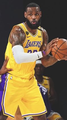 the lakers's forward is getting ready to pass the ball in front of his opponent