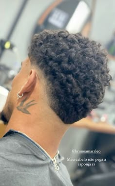 Small Taper Fade, Mixed Mens Haircut, Burst Taper Curly Hair, V Fade Haircut Men, Curly Haircut Man, Blowout Taper Black Men, Taper Men, Fades For Curly Hair