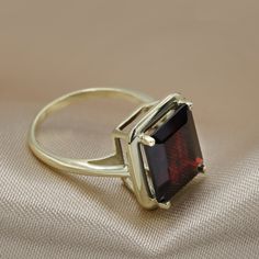 Garnet Gold Ring, Red Gemstone Ring, Solitaire Ring Set, January Birthstone Rings, Red Garnet Ring, Garnet And Gold, Garnet Jewelry, Red Gemstones, Garnet Ring