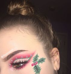 Holiday Eye Makeup, Christmas Makeup Simple, Christmas Makeup Looks, Holiday Eyeshadow, Christmas Makeup Tutorial, Xmas Makeup, Christmas Eyeshadow, Christmas Makeup Ideas, Christmas Eye Makeup