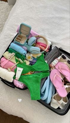 Italy Suitcase, 사진 촬영 포즈, Travel Essentials For Women, Summer Goals, Summer Inspo, Summer Feeling, Summer Dream