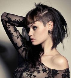 Bangs Grunge, Grunge Haircuts, Grunge Haircut, Fine Hair Bangs, Undercut Long Hair, Half Shaved Hair, Haircuts Ideas, Super Hair, Hair Bangs