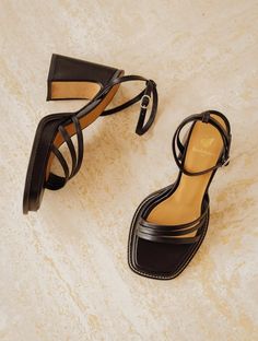 Bella Noir Passion - Sandales à plateformes et talons hauts en cuir noir avec lanières fines Bella Model, Black Colour, Fashion Aesthetic, Summer Season, Lambskin Leather, Womens High Heels, Black Heels, Cute Shoes, Summer Shoes