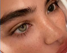 Pretty Eyes Heterochromia, Hetrochormia Eyes Girl Aesthetic, Hetrochormia Eyes Girl, Blue And Brown Eyes Heterochromia, Brown And Green Heterochromia, Green Brown Heterochromia, Beautiful Brown Eyes Aesthetic, Green Heterochromia Eyes, Heterochromia Eyes Blue And Green