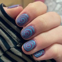 Funky Outfit Aesthetic, Hozier Nail Art, 1222 Tattoo, Artsy Nail Ideas, Adrianne Lenker Nails, Chipped Nail Polish Aesthetic, Three Color Nails, Rollie Pollie Tattoo, Emo Short Nails