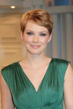 Pixie hair for round face by luisa Short Hair Cuts For Round Faces, Pixie Haircut For Round Faces, Round Face Haircuts, Short Hair Styles For Round Faces, Hairstyles For Round Faces