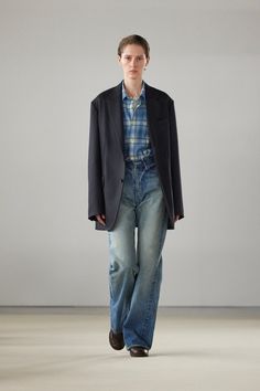 AURALEE 2024年秋冬コレクション | パリ | 画像42枚 - FASHIONSNAP 2024 Menswear, Paris Fashion Week Runway, Column Gown, Color Cafe, Extra Long Sleeves, Fashion Week Runway, Menswear Fashion, Fall 2024