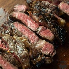 steak sliced up and sitting on a cutting board