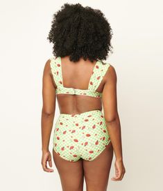 A gingham obsession, gals! A pin-up perfect suit from Unique Vintage, this swim top is crafted in a delightful green and white gingham pattern with red ladybugs and hearts throughout. The playful side shirring flatters your curves, while the while modest cap sleeves provide a dash of rockabilly vibes. Secured with a hook back and removable padding for pin-up perfect design! You might just be the hottest thing around this summer, dear.Bottoms Sold Separately.Available in sizes XS-3X while supplie Swimsuit Stores, Ladybug Print, Retro Swim, Unique Swimsuits, Vintage Swim, Navy Gingham, Green Gingham, Gingham Pattern, Swimsuits High Waisted