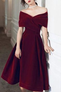 831c2f88a604a07ca94314b56a4921b8desc45357488ri Burgundy Dress Formal Short, Cocktail Dress Elegant, Dresses 1950s, A Line Cocktail Dress, Dress With Pleats, Fall Wedding Guest Dress, Burgundy Velvet, فستان سهرة, Fall Wedding Dresses