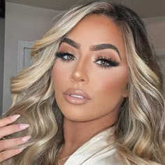 Blonde Make Up Looks, Smokey Eye Makeup Blonde Hair, Bridal Full Glam, Makeup For Brown Eyes Blonde Hair, Make Up Looks For Blue Eyes, Bride Makeup Blue Eyes Blonde Hair, Soft Glam Makeup Green Eyes, Natural Glam Makeup Looks