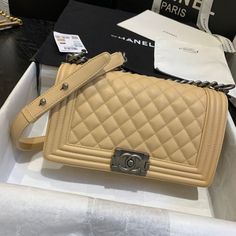 Size: (25.5CM) It comes with Dust box, Care manual, Tag and Paper bag. Handbag Collection, Luxury Bag, Chanel Boy Bag, Chanel Handbags, Flap Bag, Luxury Bags, Paper Bag, Clutch Bag, Fendi