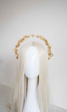 Small Gold Halo Flower crown - Panmilli  This crown will be a great addition to the fine art photography, wedding, it is suitable as a prop for pregnancy photo-shoot, enhance your festival outfit, fort make-up artist, Ball, Party... This romantic headband is handcrafted using an array of gold and gold tone flower shapes, metal components, crystals and glass pearls.  You will love this headdress and it will serve you well. The Halo Headpiece from Panmilli  are works of art, each piece is made by hand with love and passion Thank you for your interest and we look forward to your order :) You can find more crowns in our shop: www.panmilli.etsy.com You can start following us on the instagram: www.instagram.com/panmilli Magpie Hoard, Celestial Bride, Fine Art Photography Wedding, Halo Headpiece, Floral Headdress, Wedding Hair Wreath, Flower Shapes, Bride Photoshoot, Floral Halo