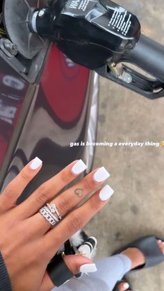 Cute Short Acrylic Nails Square White, Short Short Acrylic Nails Square, White Acrylic Overlay Nails, White Overlay Nails, Shorties Nails Squoval, White Shorties Nails, Short Acrylic Nails Square White, Biab Nails Black, Shorties Nails White