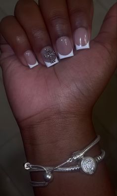 Sliver Nails Short, Short White Acrylic Nails With Charms, Short Sliver Nails, Acrylic Nails Ideas Black Women, Short Acrylic Nails Square White, White And Silver Nails Short, Short French Nails With Rhinestones, Black And Silver Nails Short, White And Silver Nails Acrylic