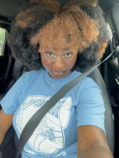 Brown Skunk Stripe, Crochet Afro, Stripe Makeup, Pray About Everything, Peekaboo Hair Colors, Poses Selfie, Hairstyle Inspo