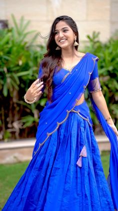 Poses In Langa Voni, Half Saree Lehenga Langa Voni, Halfsarees Traditional, Portrait Indian, Ig Tips, Black Blouse Designs