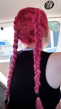 Bleach London Awkward Peach, Bright Pink Hair, Hot Pink Hair, Temporary Hair Dye, Bleach London, Hair Color Cream, Semi Permanent Hair Color, Pretty Hair Color, Peinados Fáciles Para Cabello Corto