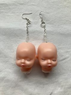 Custom hanging dolls  head earrings. Size can be seen in the third picture. Any questions please don't hesitate to drop me a message. Creepy Cute Jewelry, Weird Earrings, Scary Earrings, Voodoo Doll Earrings, Doll Head Earrings, Edgy Skull-shaped Pierced Earrings, Emo Goth, Hanging Earrings, Doll Head