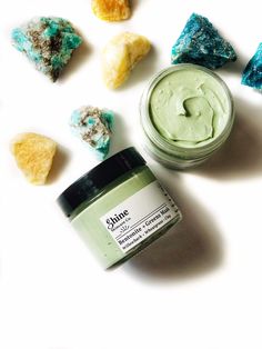 This natural clay face mask is a superfood combo for your face!  A must have clarifying facial mask formulated with exfoliating willowbark extract, (nature's salicylic acid) antioxidants from green tea extract. Bentonite clay and nutrient rich superfoods that work wonders. Ingredient Highlights: Chlorella, spirulina, wheatgrass and  chlorophyll are all nutrient dense superfoods that bring out your natural glow. Willow bark extract, a natural BHA,  exfoliates skin and clears pores. Superfood spir Face Mask Clay, Skincare Face Mask, Face Mask Skincare, Calcium Bentonite Clay, Vegan Skin Care, Mask Skincare, Glow Mask, Clay Face, Clay Face Mask