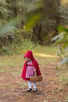 Red Riding Hood Costume Kids, Mary Poppins Kostüm, Easy Book Week Costumes, Diy Costumes Kids Boys, Diy Fantasia, Cape Tutorial, Red Riding Hood Party, World Book Day Costumes