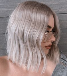 Long Fine Hair, Icy Blonde Hair, Short Hairstyles Fine, Hair Color Caramel, Hair Adviser, Glamorous Hair, Dye Ideas, Bob Hairstyles For Fine Hair