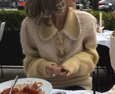 Feminine Style Winter, Friends Clothing, Perspective On Life, Money Aesthetic, Style Winter, Autumn Style, Old Money Aesthetic, Fashion Fall, Outfit Details