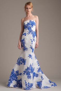 Cocktail Clothes, Gown Haute Couture, White Floral Dress Long, Resort 2016 Fashion, Chic Gowns, Material Girl, Floral Fashion, Monique Lhuillier, Gorgeous Gowns