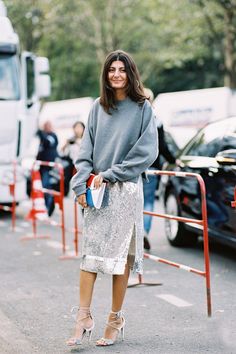 Work sequins into your everyday look with a shimmery skirt, casual sweatshirt, and neutral heels Vanessa Jackman, Giovanna Battaglia, Anna Dello Russo, Diana Vreeland, Nye Outfits, New Years Eve Outfits, Sport Chic, Street Style Chic, Sporty Chic