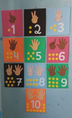 Número / 1 - 2 - 3 - 4 - 5 - 6 - 7 - 8 - 9 - 10 / eva / Educação infantil / mão/ estrelas Number Classroom Decoration, Number Boards For Preschool, Numbers Art And Craft Preschool, Family Photo Classroom Display, Number Wall Preschool, Daycare Preschool Room Ideas, Number Display Preschool, Toddlers Classroom Ideas, Family Wall Preschool