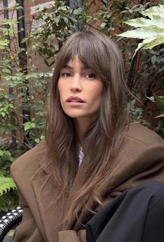 Thick Hair Bangs, Long Hair With Bangs And Layers, Alexa Chung Hair, Fall Hair Inspo, Hair Styles For Long Hair, Italian Hair, Styles For Long Hair, Hair Flip