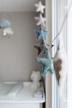 a baby crib with several stars hanging from it