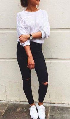 Back To School Outfits, Outfit Goals, Mode Inspiration, Outfit Casual, Outfits Ideas, Outfits Casuales, School Outfits, White Sneakers, Ripped Jeans