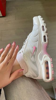 Vapor Max Nike Women Outfit Ideas, Nike Tns Outfit, Vapor Max Nike Women, Nike Air Plus, Tn Shoes, Nike Vapormax Plus, Tn Plus