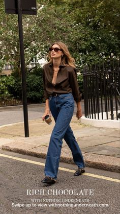 Straight Leg Jeans Outfits, Off Duty Outfits, 90s Trends, The Boyfriend, Brown Shirt, Boyfriend Shirt, Life Tips, Beauty And Lifestyle