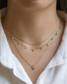 Jewellery Aesthetic Necklace, Minimal Gold Jewellery, Minimal Jewelry Aesthetic, Layered Necklaces Outfit, Minimalist Accessories Jewellery, Minimalist Gold Jewelry, Simplistic Jewelry, Minimal Gold Jewelry