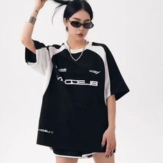 Grunge Aesthetics, Oversize Tshirt Outfits, Alt Clothes, Streetwear Shorts, Streetwear Tshirt, Oversized Top, Tshirt Outfits, Vintage Streetwear, Streetwear Women