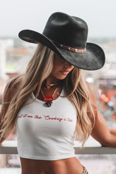 Black Cowboy Hat Outfit, Western Cowgirl Aesthetic, Cowboy Hat Outfit, Beans Cornbread, Country Festival Outfit, Wedding Guest Romper, Country Concert Fits, Military Woman, Coachella Vibes