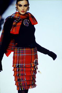 Viviane Westwood, Museum Photos, Woman Suit Fashion, Suit Fashion, Unique Outfits, Tartan Plaid, Mode Fashion