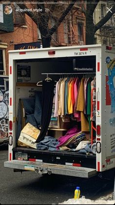 Moving Van Aesthetic, Eleven Paris, Fashion Vibes, Personal Identity, Fashion Creative, How I Met Your Mother, Concrete Jungle, City Living, Style Trends