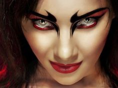 War paint - eye makeup design Easy Halloween Face Painting, Fantasy Make-up, Devil Makeup, Halloween Make-up Looks, Halloween Contact Lenses, Devil Costume, Face Painting Easy, Halloween Eye Makeup, Halloween Contacts