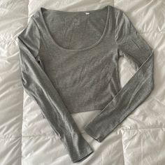 The Perfect Basic Long Sleeve Tee, Never Worn Great Condition! Gray Stretch Tops For Loungewear, Fitted Casual Long Sleeve Top With Scoop Neck, Fitted Casual Long Sleeve Scoop Neck Top, Gray Top For Day Out In Fall, Fitted Scoop Neck Long Sleeve Top, Gray Stretch Cropped Top, Gray Crop Top For Fall, Trendy Cropped Gray Tops, Trendy Gray Cropped Tops