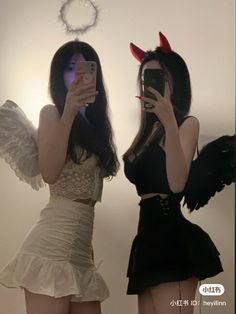 Angel Devil Costume Friends, Halloween Duo Pics, Hollween Costumes Ideas Duo, Dark Angel Aesthetic Costume, Cute Demon Costume, Duo Halloween Costumes Angel And Devil, Halloween Besties Costumes, Demon Halloween Costume Outfit, Devil Aesthetic Outfit