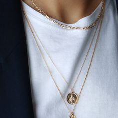 Minimalistic Accessories, Men's Necklace Gold, Best Necklace, Womens Jewelry Trends, Accessories Outfit, Thick Chain Necklace, Figaro Chain Necklace, Necklace Mens, Jewelry Mens